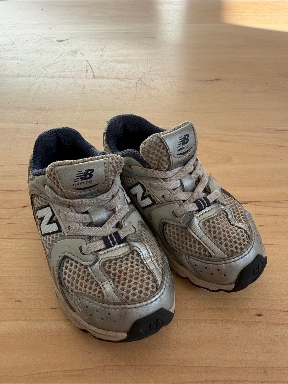 New Balance 530 Kids Silver and Navy Athletic Sneakers